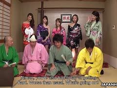 Asiatische Hausfrauen machen sich über Schwänze her