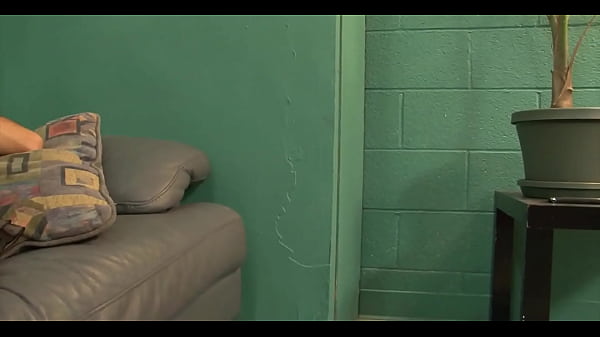 KICKING BALLS – FETISH AMATEURS